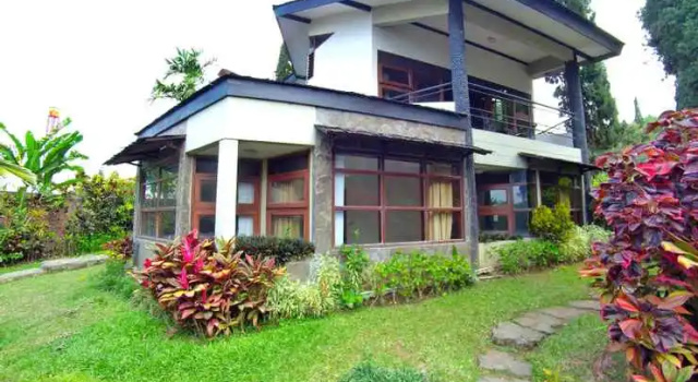 Villa Klub Bunga - by The Batu Hotel Batu Malang, Varaa Hotelli Batu hotellit, joissa on aamiainen, lähellä Jatim Park 1, Aamiainen