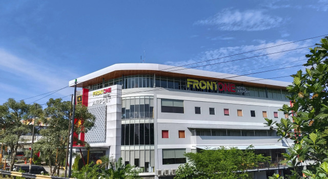 Front One Hotel Airport Solo, Boek Hotel Colomadu Central Java