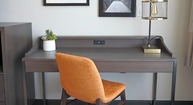 Двухместный люкс Oxford Suites Chico