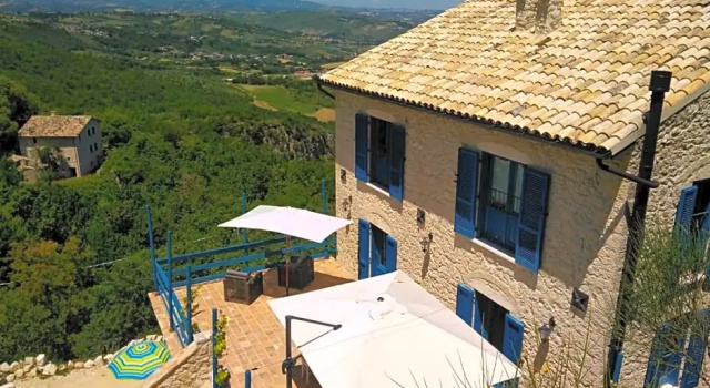 La casa dalle finestre blu, Забронировать Отель «постель и завтрак» Отели Аббатеджо с парковкой, Парковка