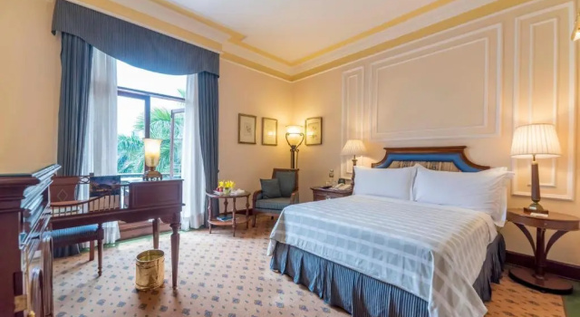 Номер Premier с балконом The Oberoi Grand Kolkata