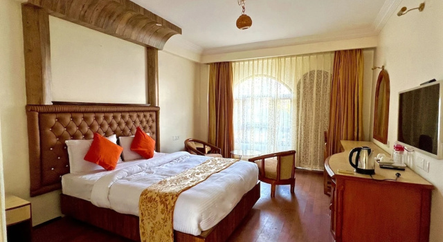 Двухместный номер Deluxe с балконом и с видом на горы Hotel The Kantipur