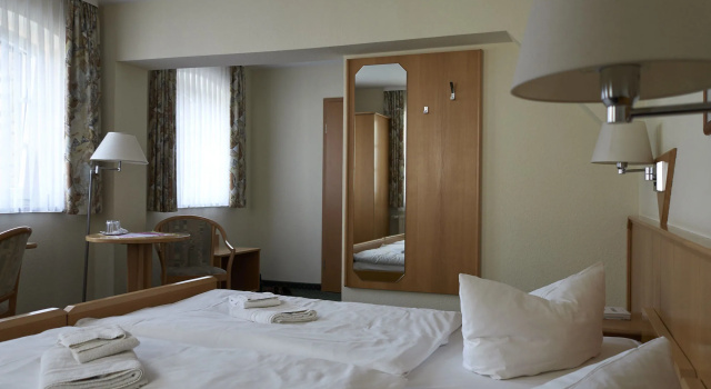 Hotel am Schloß, Забронировать Отель Отели Мекленбург-Померания с парковкой, Парковка