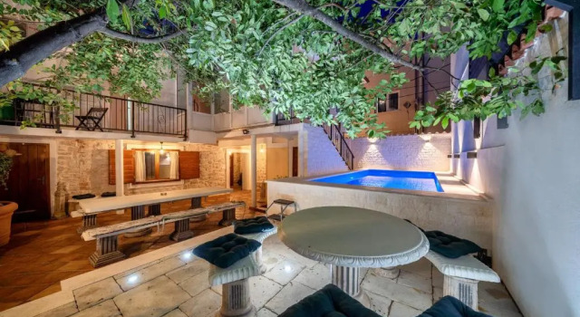 Студия Heritage Residence in Center with pool