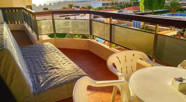 2 bedrooms sea view apartament 100 meters from ocean, Book Lejlighed Tenerife hoteller med pool, Swimmingpool