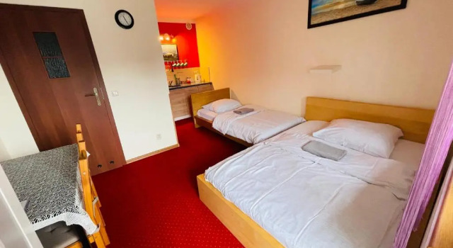 Noclegi AirportPark, Брондау Қонақ үй Pyrzowice Silesian Voivodeship