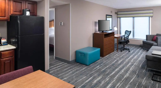 Двухместный люкс для гостей с ограниченными возможностями Hampton Inn & Suites Chicago North Shore