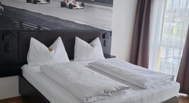 Standardowy dwuosobowy pokój RINGRAST Hotel