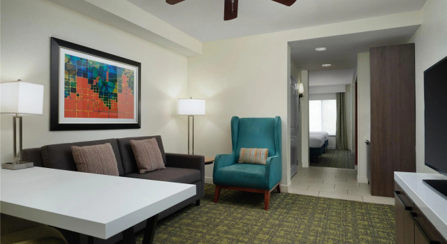 Четырёхместный люкс c 1 комнатой Hilton Garden Inn Meridian