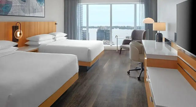 Четырёхместный Guest room Delta Hotels by Marriott Toronto