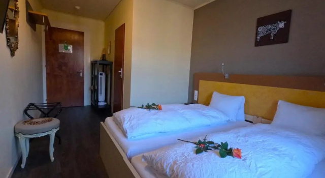 Alpenrose Hotel and Gardens, Varaa Hotelli Wilderswil Interlaken