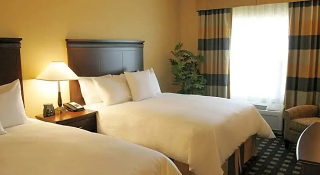 Четырёхместный люкс с 2 комнатами Homewood Suites by Hilton Toronto Airport Corporate Centre