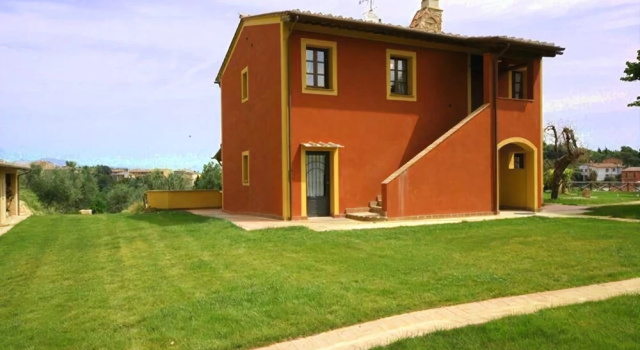 Il Nespolo, Varaa Hotelli Lari Toscana