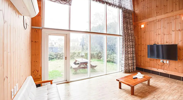 Jejuwild Rose South Village Pension, Забронировать Отель Hallim Чеджу