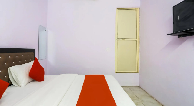 SPOT ON 72997 D C Palace, Забронировать Отель Отели Нью-Дели с парковкой, Парковка