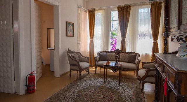 Kinaliada Nisi Pansiyon, Book Hostel / Vandrerhjem Kınalı 