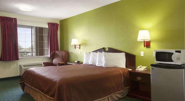 Двухместный номер Standard Howard Johnson by Wyndham Grand Prairie Near Lone Star Park