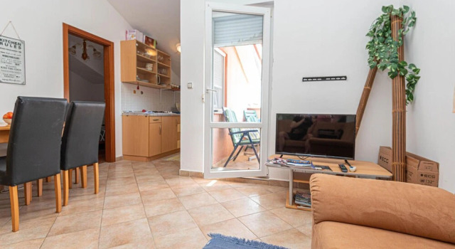 Stunning Apartment in Srima With 1 Bedrooms and Wifi