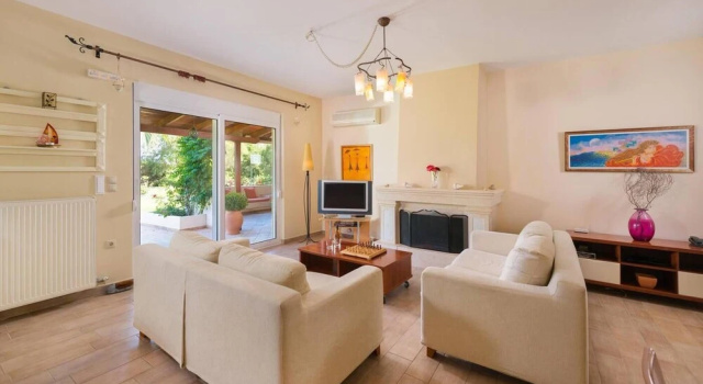 Stunning 5-bed Villa in Gennadi!