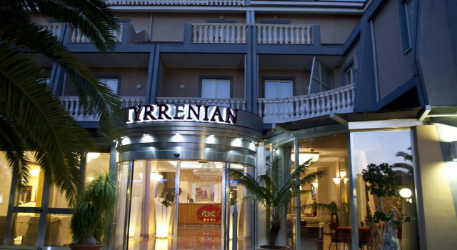 Tyrrenian Park Hotel, Book Hotel Senigallia Calabrien