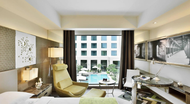 Двухместный номер Premium с видом на бассейн Courtyard by Marriott Agra
