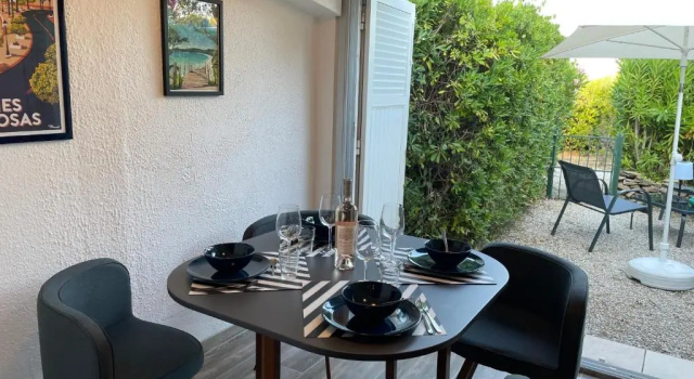 Апартаменты c 1 комнатой Studio/jardin/piscine/plage Le Lavandou Pramousquier