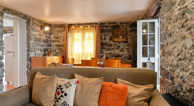Casa do Pombal a Home in Madeira, Rezerwuj Hotel Hotele w Calheta z Parkingiem, Parking