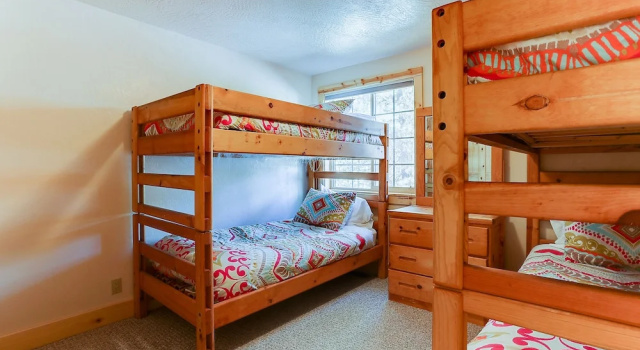 3 Mt Baker Peaceful Lodge Style Home with Private Hot Tub and BBQ on the Patio by RedAwning, Book Feriehus Mount Bachelor SPA hoteller, SPA
