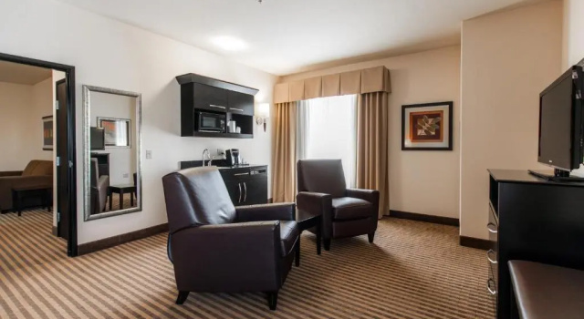 Люкс Holiday Inn Express & Suites Oklahoma City NW - Quail Springs by IHG