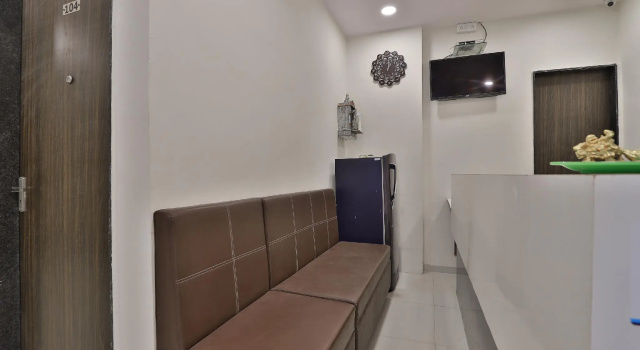 OYO 42957 Hotel Radhanand, Забронировать Отель Эллис Бридж Ахмадабад