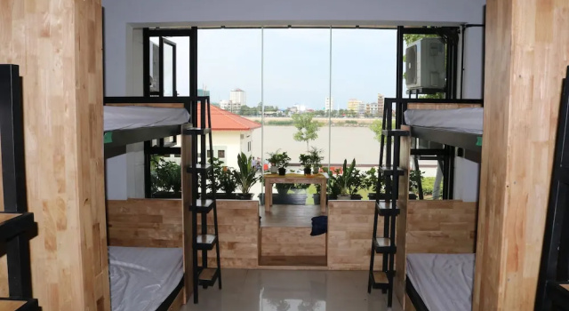 Cool Wrong Backpacker Hostel, Забронировать Хостел Хостелы Пномпеня, рядом с Tuol Sleng Genocide Museum, Хостел