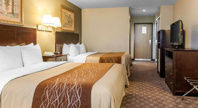Четырёхместный номер Standard Quality Inn Defiance