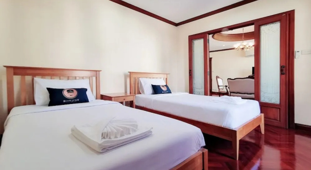 RoomQuest Thonglor, Забронировать Отель Отели Провинции Бангкока с бассейном, Бассейн