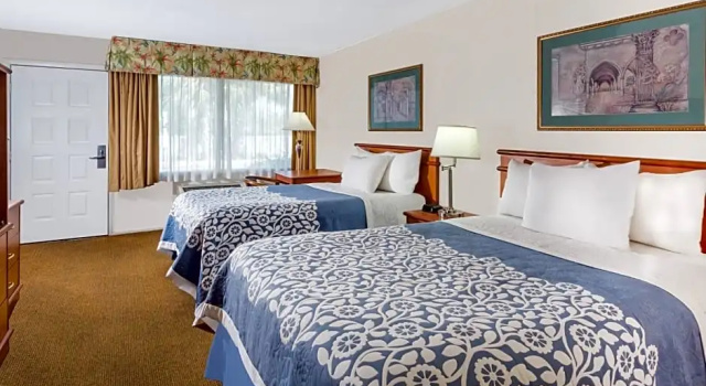 Номер Deluxe Days Inn by Wyndham Fort Myers Springs Resort