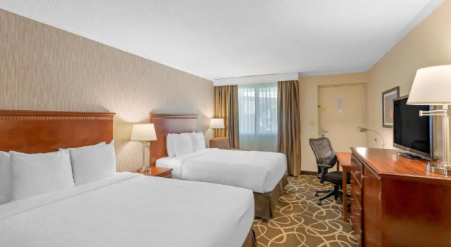 Четырёхместный номер Standard с видом на внутренний двор Best Western Plus Burley Inn & Convention Center
