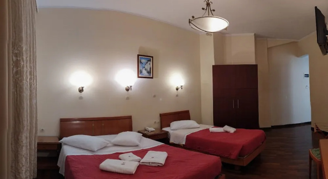 Трёхместный номер Standard с балконом Cecil Hotel