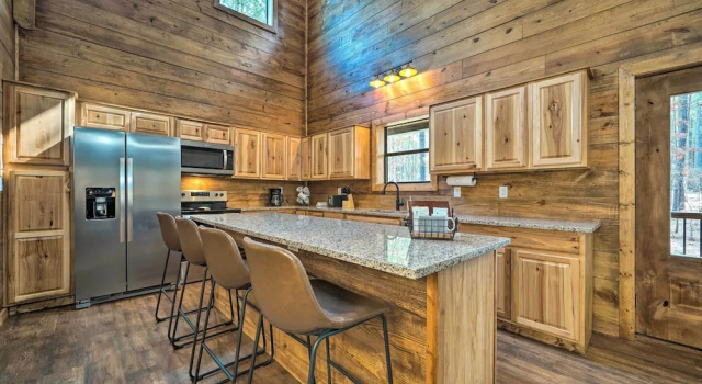 'sutton Ridge' Cabin Rental: Hot Tub & Swing Set!, Забронировать Дом для отпуска Брокен-Боу Оклахома