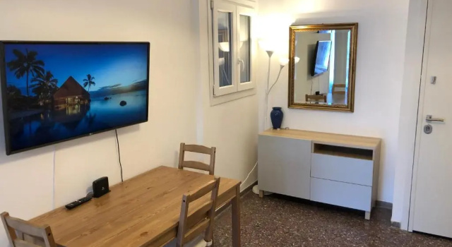 Metaxourgio spacious two bedroom apartment, Забронировать Апартаменты/квартира Отели Афин с парковкой, Парковка