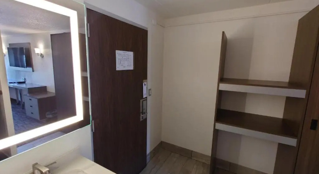 Четырёхместный номер Standard Reagan Resorts Inn