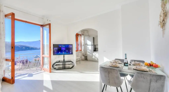 Sunny Apartment Lake View Laveno, Забронировать Апартаменты/квартира Лавено Provincia di Varese