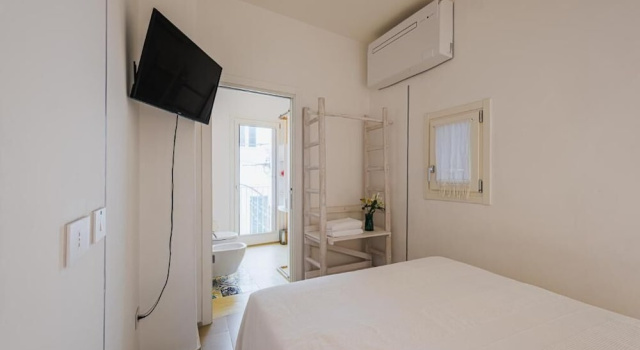 Seafront Apartments by Carlo V Castle, Monopoli Old Town - HelloAPULIA Al Castello di Amec, Book Lejlighed Monopoli Bari Province