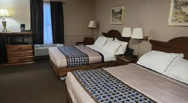 Standardowy czteroosobowy pokój Keyser Inn