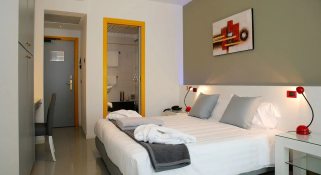 Monaco Suites Hotel