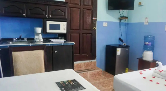 See Belize Seabreeze Sea View Studio With Balcony, Pool & Overwater Deck, 2nd FL, Забронировать Апартаменты/квартира Белиз Belize Province