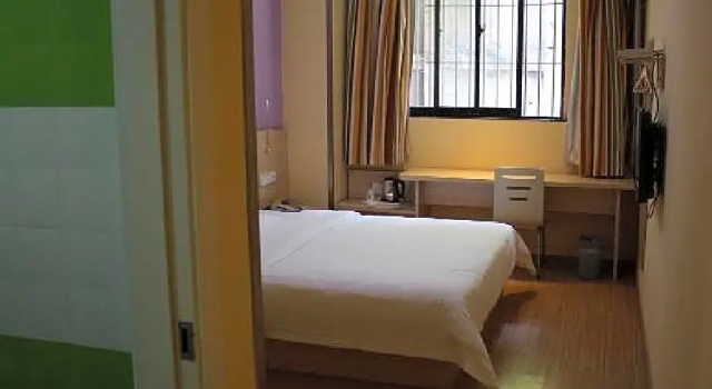 7 Days Inn Chongqing Jiefangbei 1st Bridge Branch