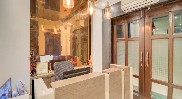 Capital O 65429 Hotel Merakee, Забронировать Отель Отели штата Махараштры с парковкой, Парковка