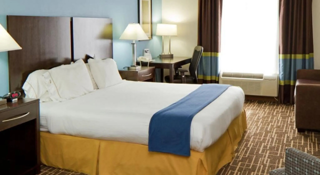 Двухместный номер Standard Holiday Inn Express & Suites Greenville-Downtown by IHG
