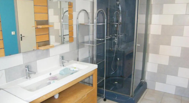 Бунгало с 3 комнатами Paris East Side Lodge