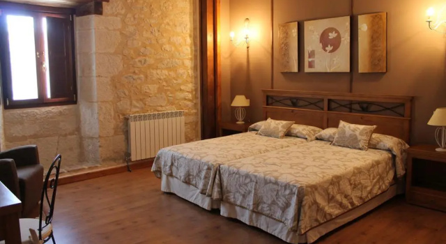 Hotel Rural Restaurante Las Baronas, Забронировать Отель Отели Burgos Province с бассейном, Бассейн