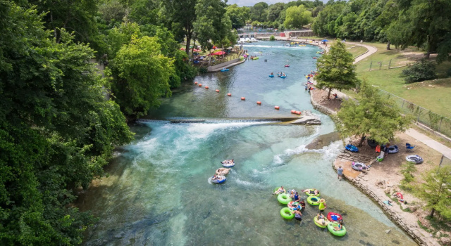 Old Mills Resort OM A6, Забронировать Курортный отель Отели Нью-Браунфелс с бассейном, Бассейн